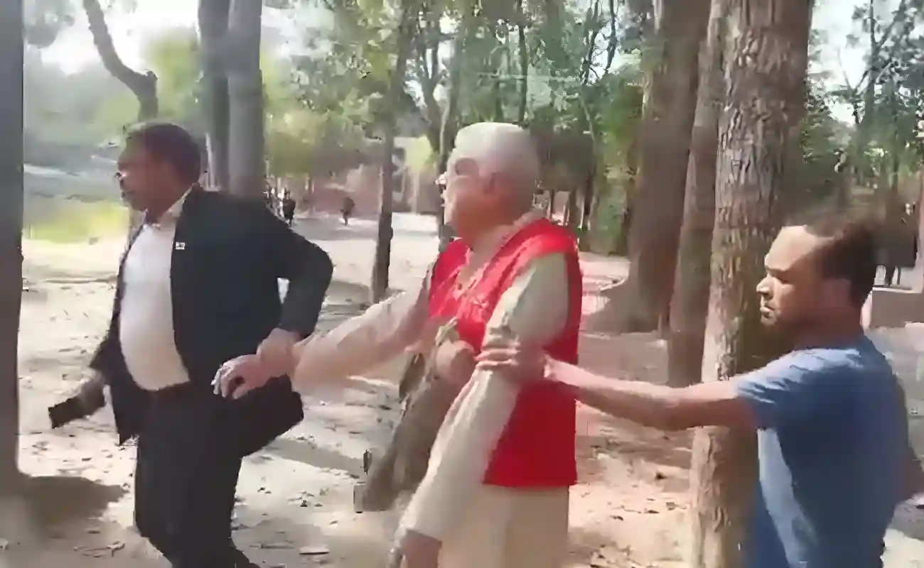 ৯ মামলার আসামী কানু মুক্তিযোদ্ধার পক্ষে বিএনপির বিক্ষোভ মিছিল!